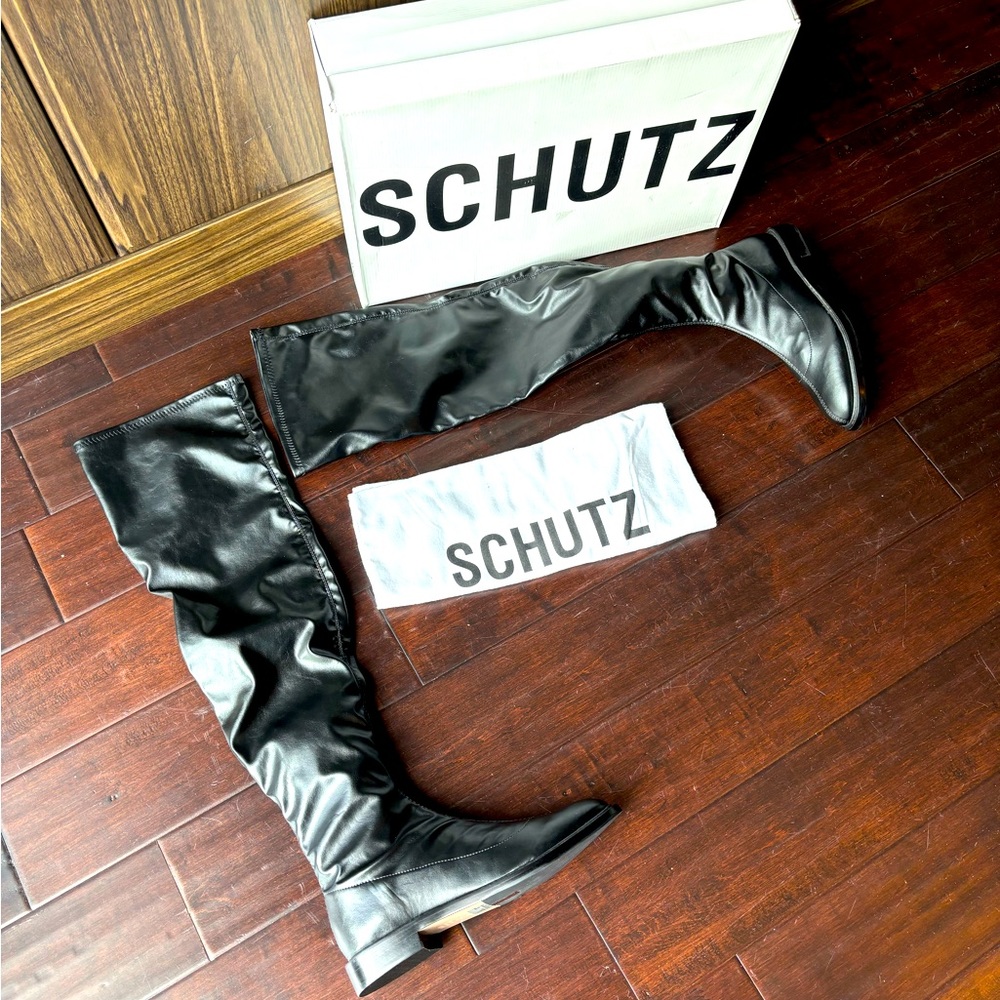 🎩🖤Schutz Over Knee Black Leather Boots🖤🎩